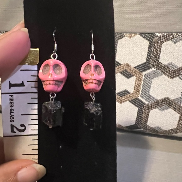 Handmade skull and tourmaline crystal dangle earrings - Picture 4 of 4